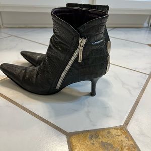 Donal J Pliner Bootie